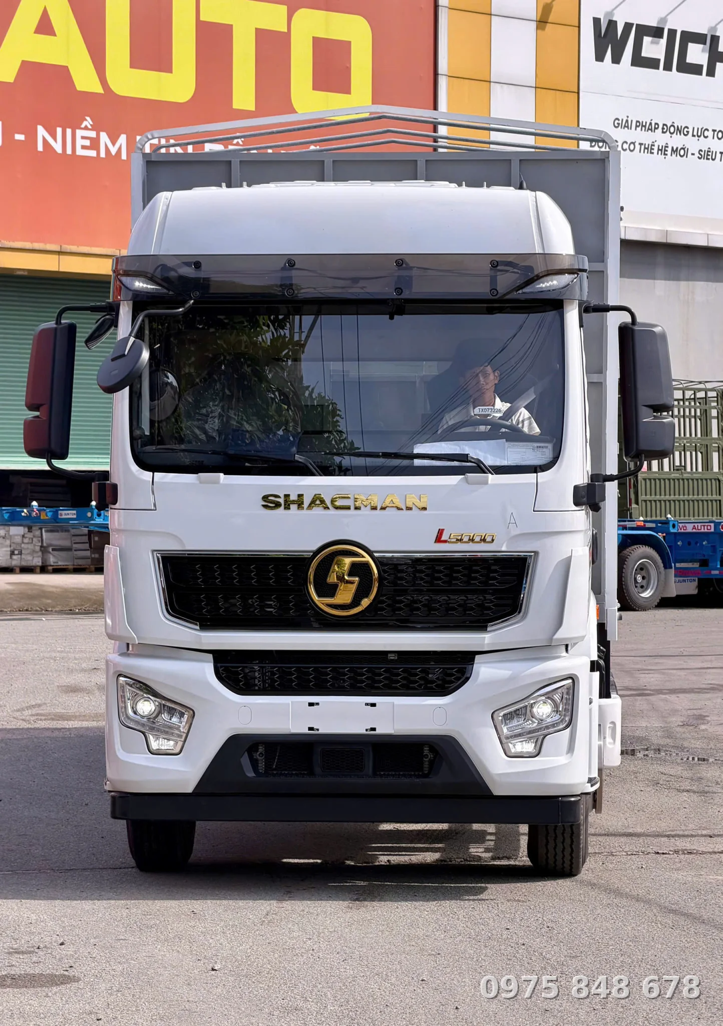 xe tải thùng bạt Shacman L5000 màu trắng