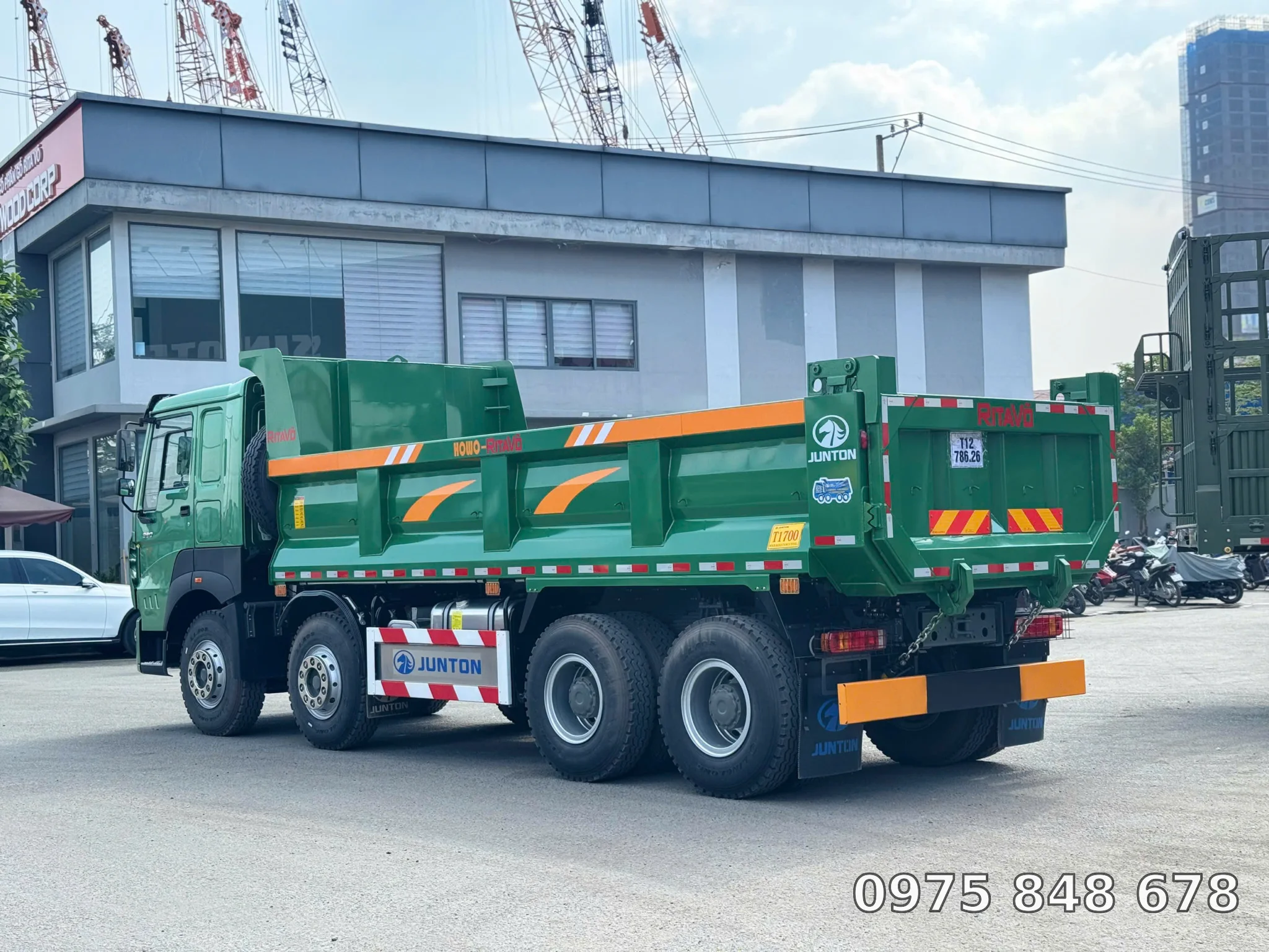 thùng sau Xe Ben Howo 380HP 8x4 Thùng Đúc 2026