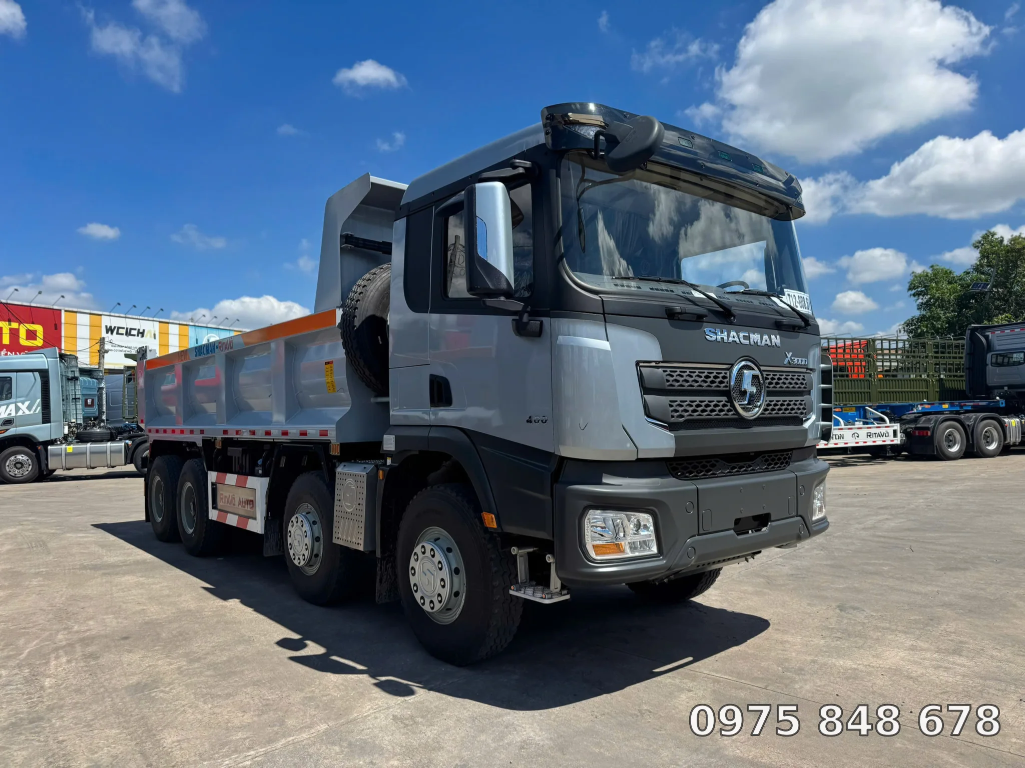Xe ben Shacman X3000 400HP nhìn tổng thể từ bên hông