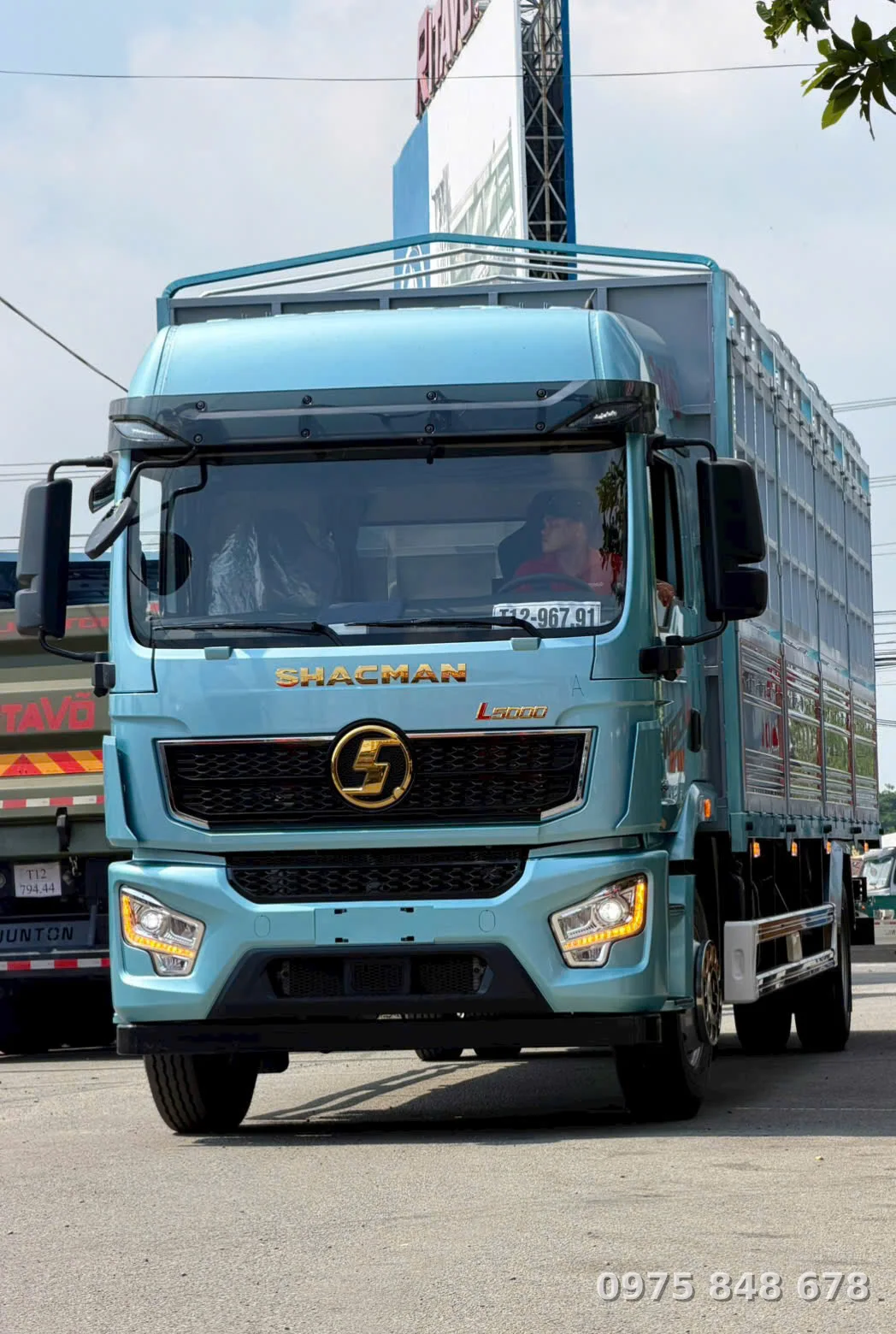 Thiết kế đầy cá tính xe tải thùng bạt Shacman L5000